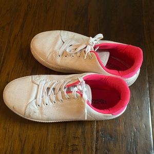 Pink detailed white platform sneakers